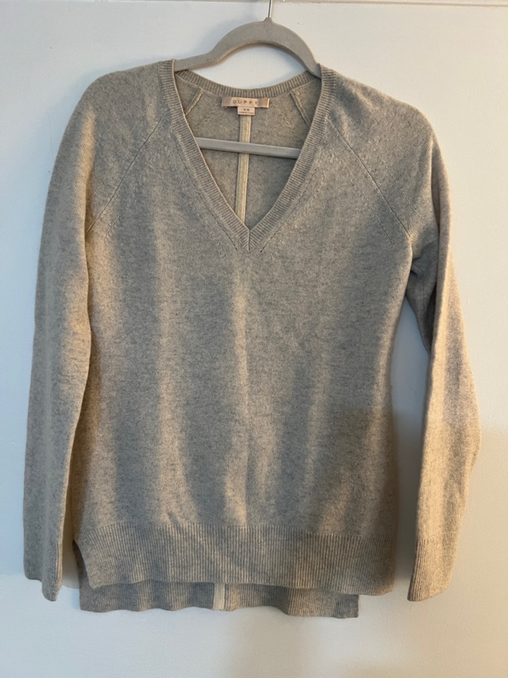 Classic V-Neck Cashmere-Blend Sweater - Light Gray